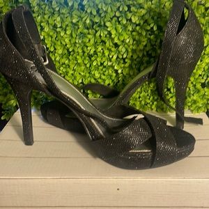 Black FIONI heels Sz 8